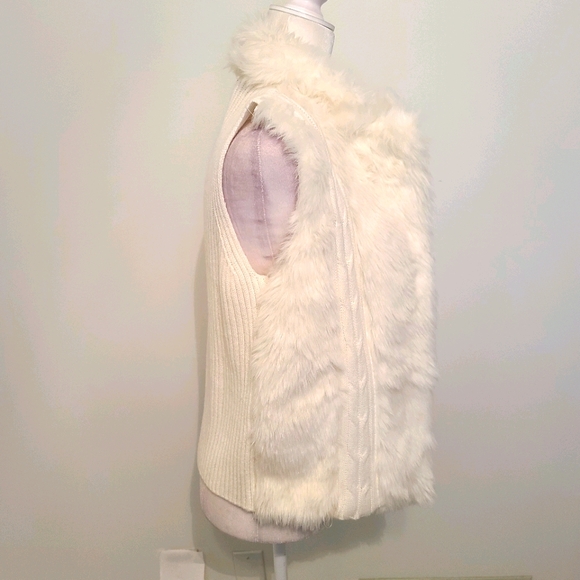 NWOT XOXO FAUX FUR VEST - Picture 3 of 8